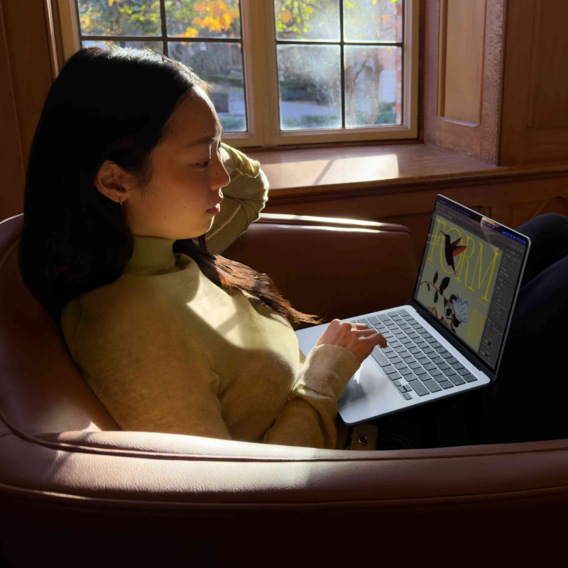 Фото Apple MacBook Air 13" (M5, 10C / 10C, 2026) 16 ГБ, 512 ГБ SSD, Полуночный черный На фото изображено Apple MacBook Air 13" (M5, 10C / 10C, 2026) 16 ГБ, 512 ГБ SSD, Полуночный черный