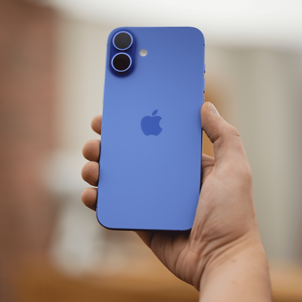 iPhone 16 256 ГБ в цвете Ultramarine – гарантия 2 года rebro